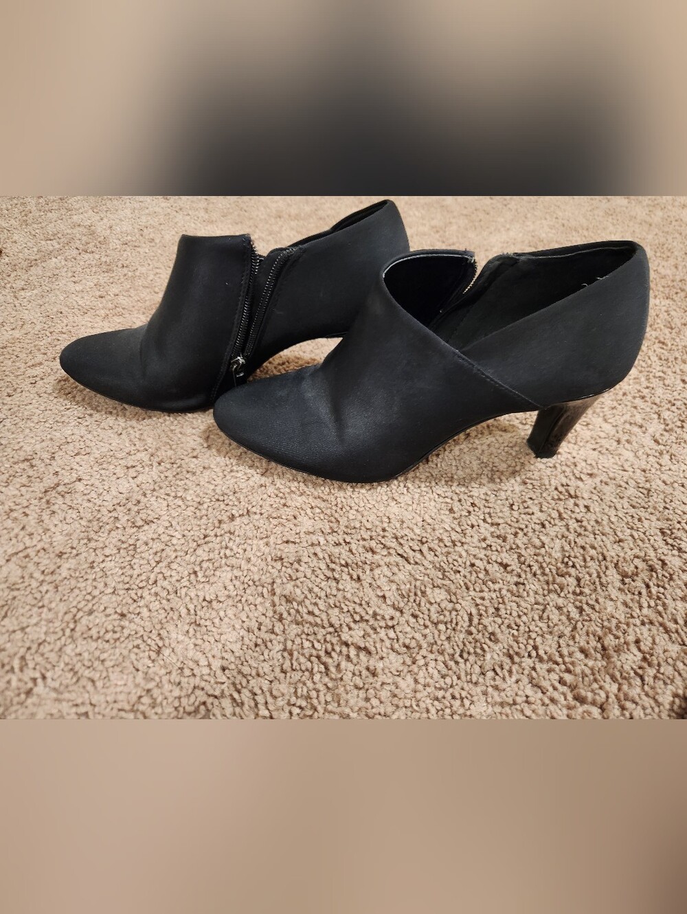 Bandolino Black Pointed Toe Ankle Booties with Side Zip 7.5m